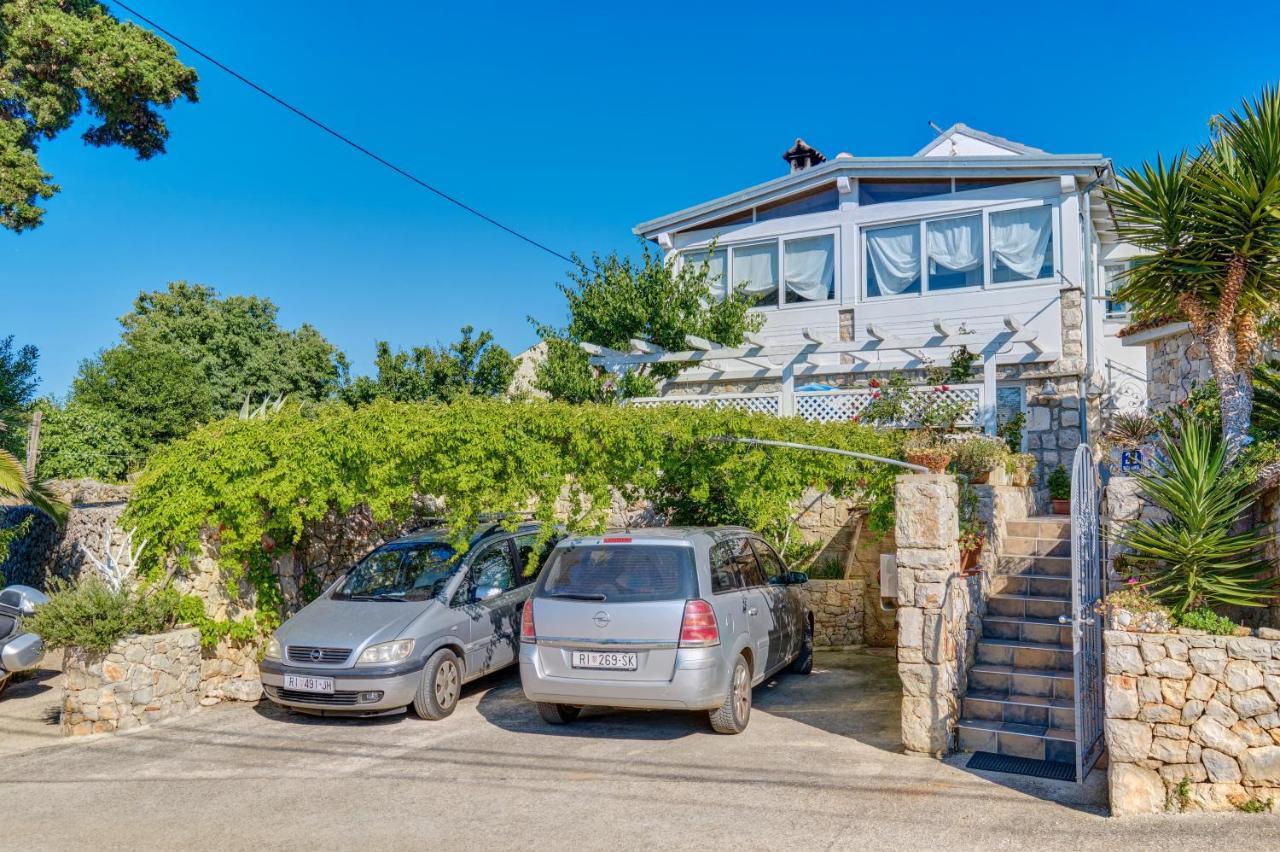 Apartment Neno - Terrace & Parking Veli Lošinj Екстериор снимка
