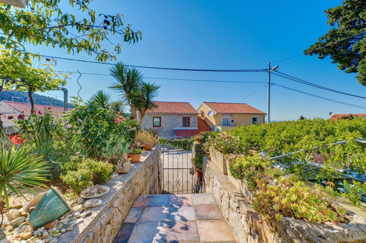 Apartment Neno - Terrace & Parking Veli Lošinj Екстериор снимка