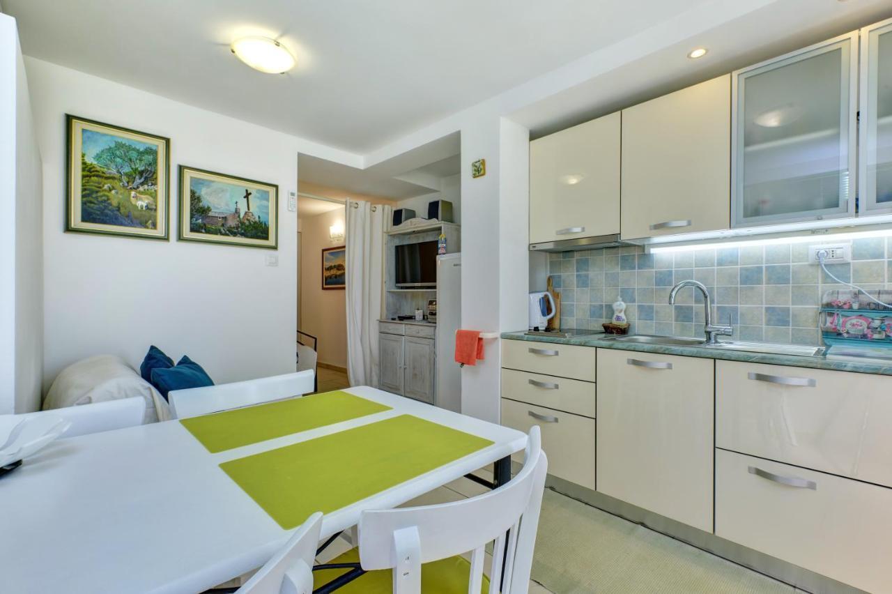 Apartment Neno - Terrace & Parking Veli Lošinj Екстериор снимка