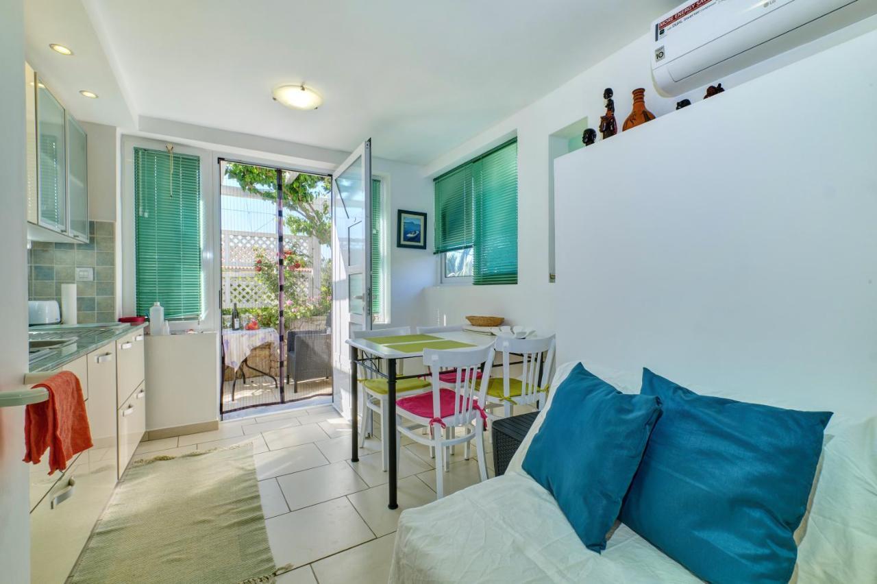 Apartment Neno - Terrace & Parking Veli Lošinj Екстериор снимка