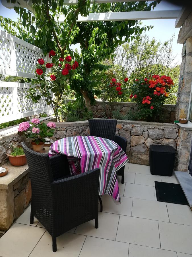 Apartment Neno - Terrace & Parking Veli Lošinj Екстериор снимка