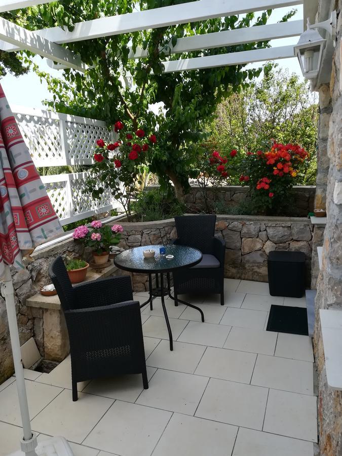 Apartment Neno - Terrace & Parking Veli Lošinj Екстериор снимка
