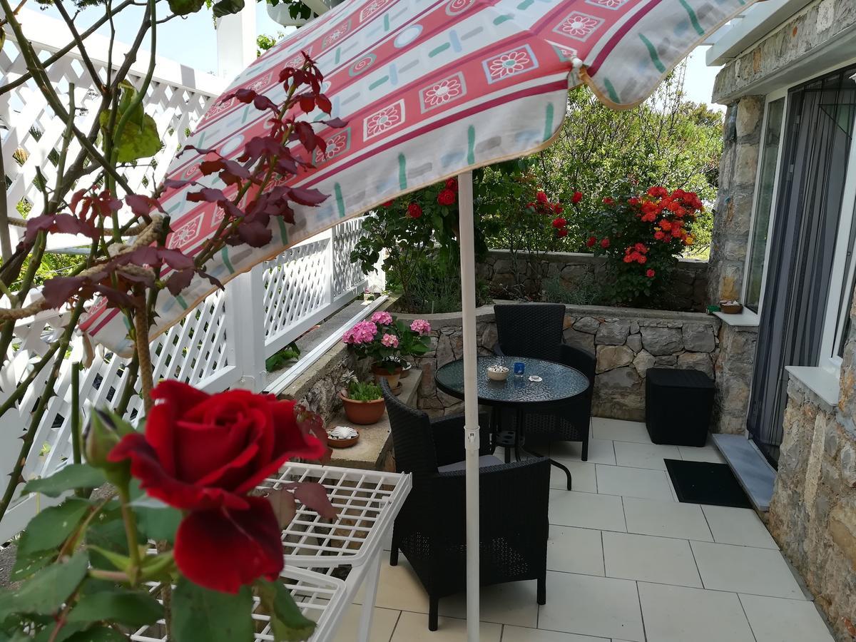 Apartment Neno - Terrace & Parking Veli Lošinj Екстериор снимка